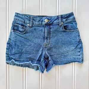 80s/90s Inspired Maurices High Rise Denim Jean Shorts | Frayed Hem Vintage Style